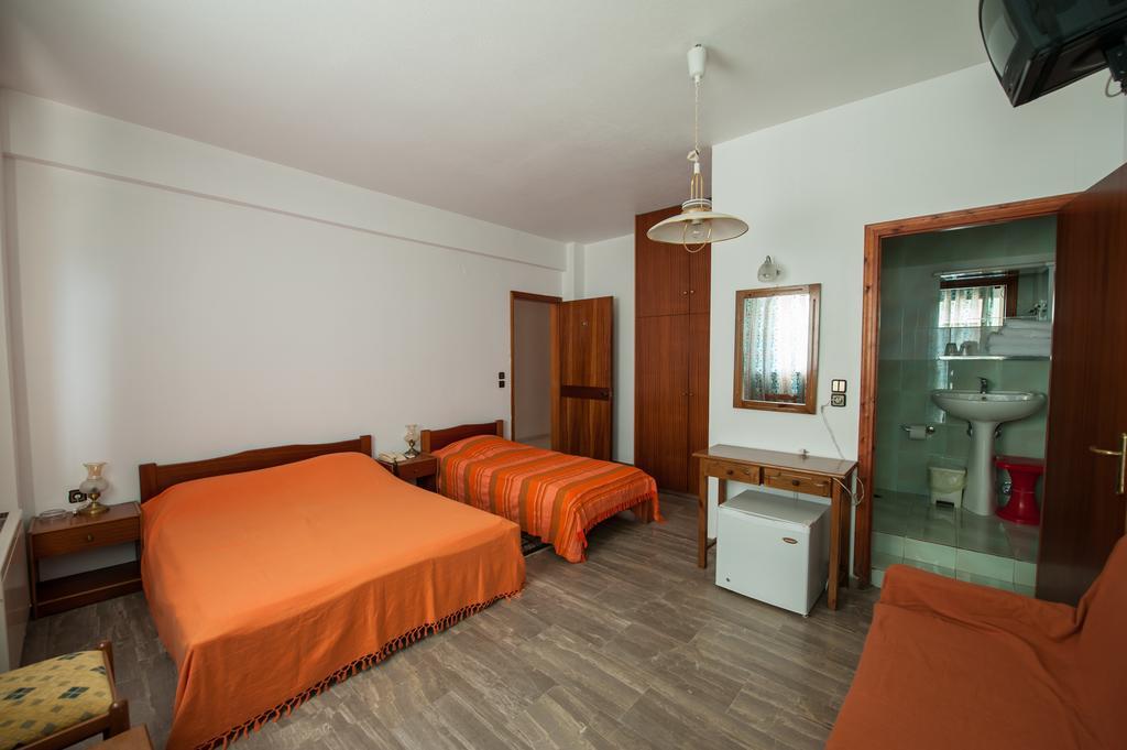 Athina Hotel Krestena Exterior photo